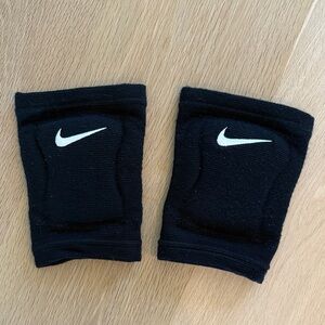 Nike Black Sports Knee Pads
